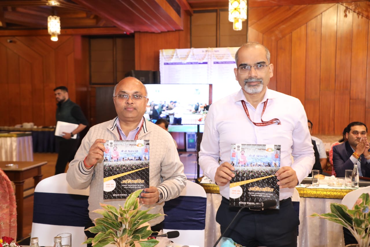 Shri Vikram Dev Dutt, Secretary, Ministry of Coal, welcomed Hon’ble Minister of Coal and Mines, Shri G. Kishan Reddy, at the Hindi Salahkar Samiti meeting in Delhi.