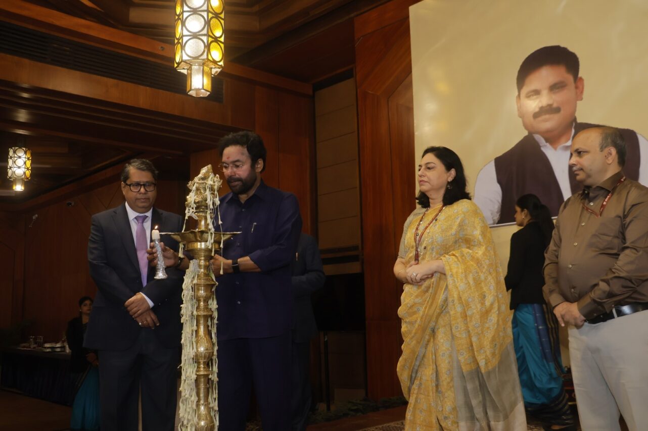 Hon’ble Minister of Coal and Mines, Shri G. Kishan Reddy, lit the ceremonial lamp during the half-yearly review meeting in Delhi.