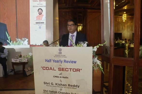 Secretary, Ministry of Coal, Shri Vikram Dev Dutt, addressed the half-yearly review meeting